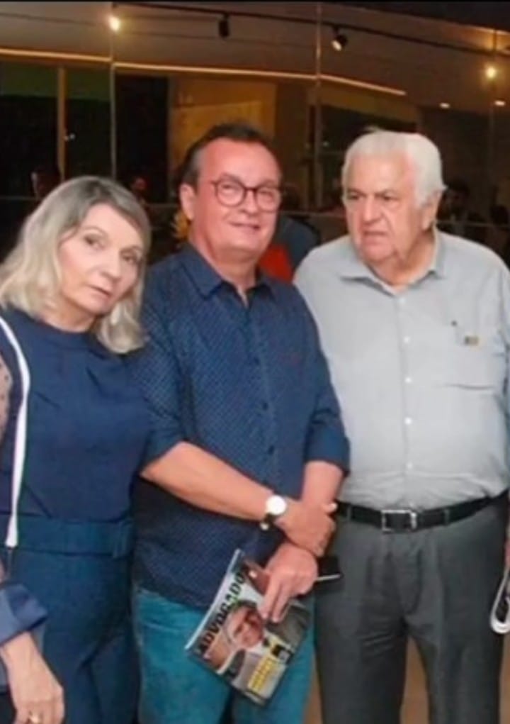  Luciano Barreto, o Secretário Municipal da Indústria, comércio e Turismo, Jorge Fraga e Sua esposa a interior designer, Luzia Augusta Ribeiro Almeida.