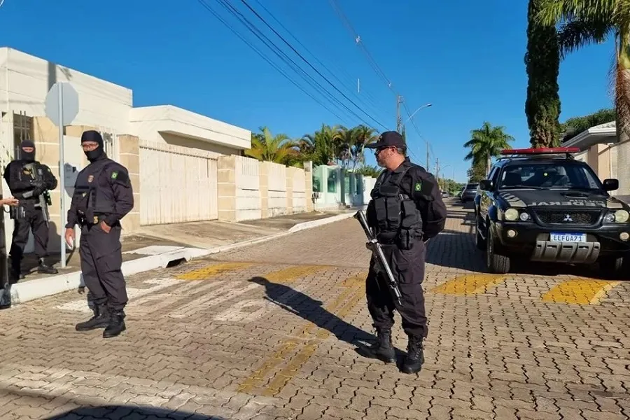 Operação aconteceu ana casa onde fizeram uma live no sábado, operação teria vazado.