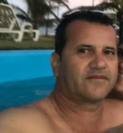 CJosé Valdinho de Oliveira, de 54 anos, foi morto a tirosuriosos lotaram o local do crime