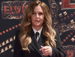 Lisa Marie Presley revela detalhes sobre a morte de Elvis em biografia póstuma