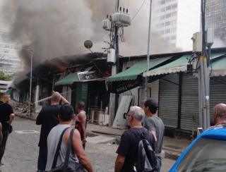 Incêndio no centro do Rio atinge lojas do camelódromo da Uruguaiana