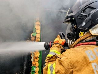 Defesa Civil interdita local de incêndio no Camelódromo do Rio