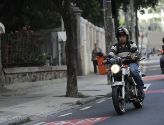 Prefeitura de SP não autoriza 99 a transportar passageiros em motos