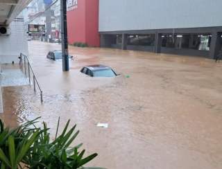 Chuva diminui em Santa Catarina, mas chegada de frente fria preocupa