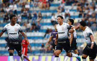 Em busca de 12º título da Copinha, Corinthians bate o Rio Branco