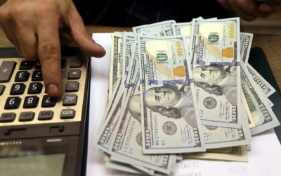 Dólar cai para R$ 5,91 e registra maior queda semanal desde agosto